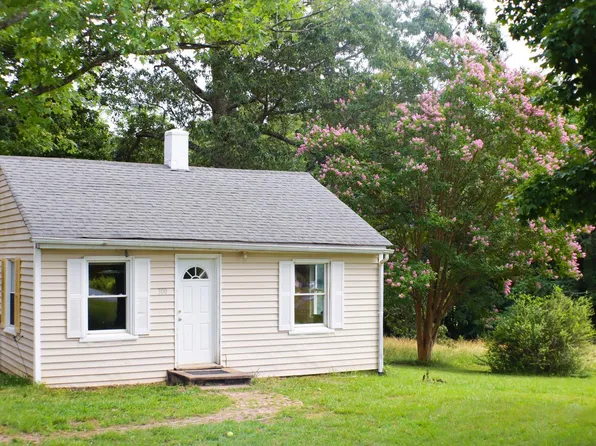 300 Mollies Creek Rd, Gladys, VA 24554