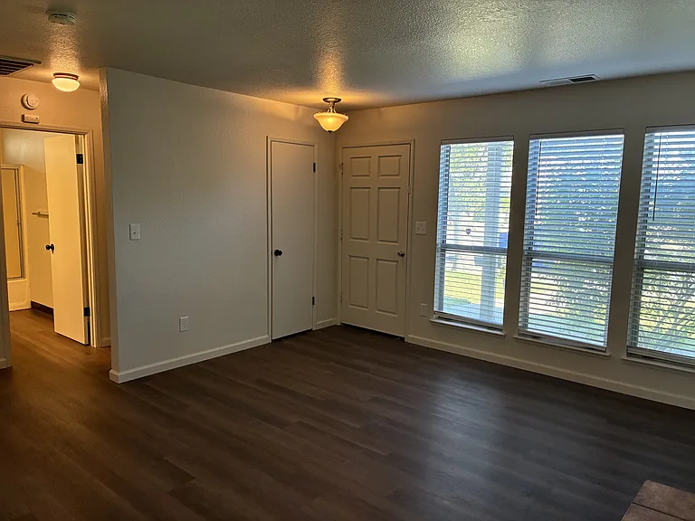 2028 Kruger Dr — Photo 10