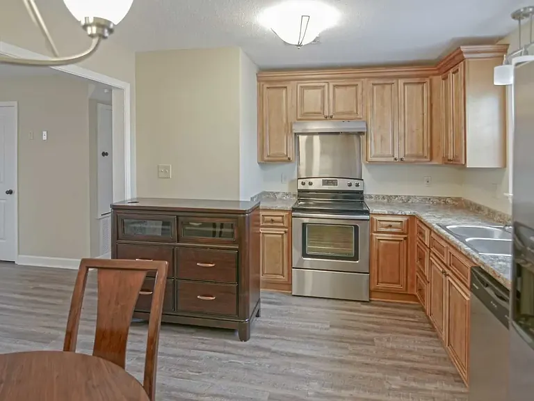 Jackson West Apartments — Photo 3