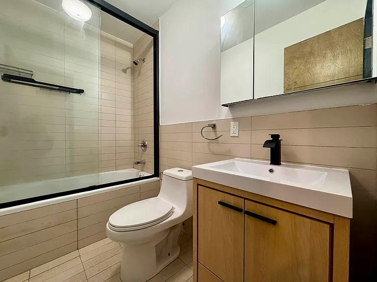 21 Herkimer St #2L — Photo 8