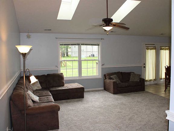 4th image of 16 Freeman Dr