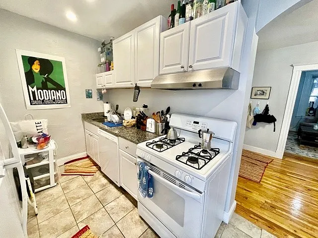 3 bed, 9999 sqft, $4,500 — Photo 4