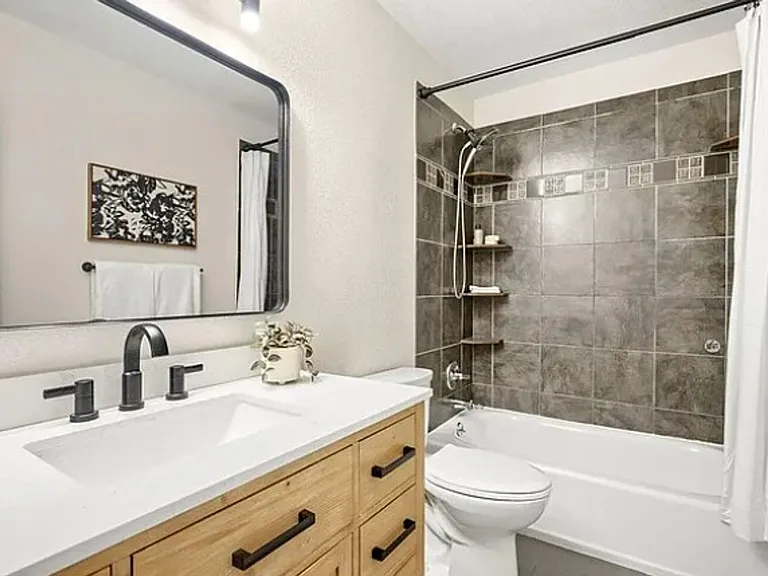 825 Pear St — Photo 18