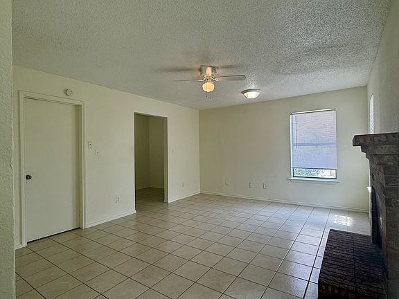 3rd image of 2057 W Walnut St #A