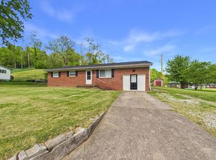 5392 Newcomb Creek Rd, Huntington, WV 25704
