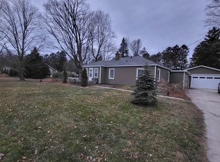 894 Hendrick Rd, Norton Shores, MI 49441