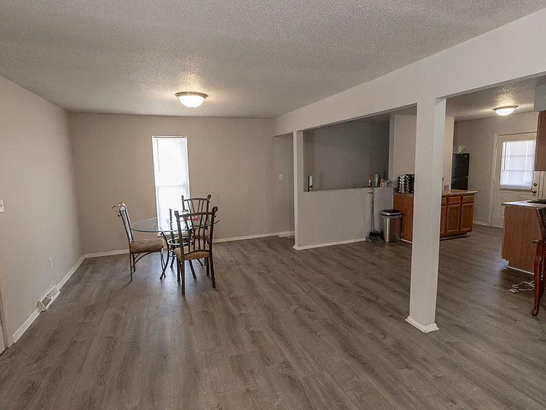 204 Wheaton Ct — Photo 5