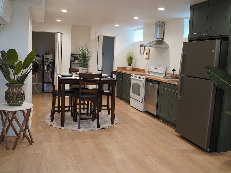 Dining/kitchen/laundy