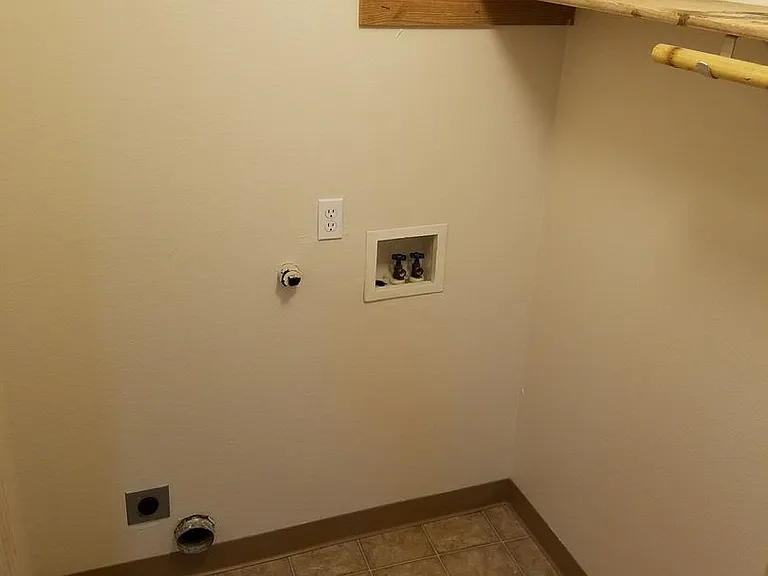 154-Sandy Dr Apts — Photo 17