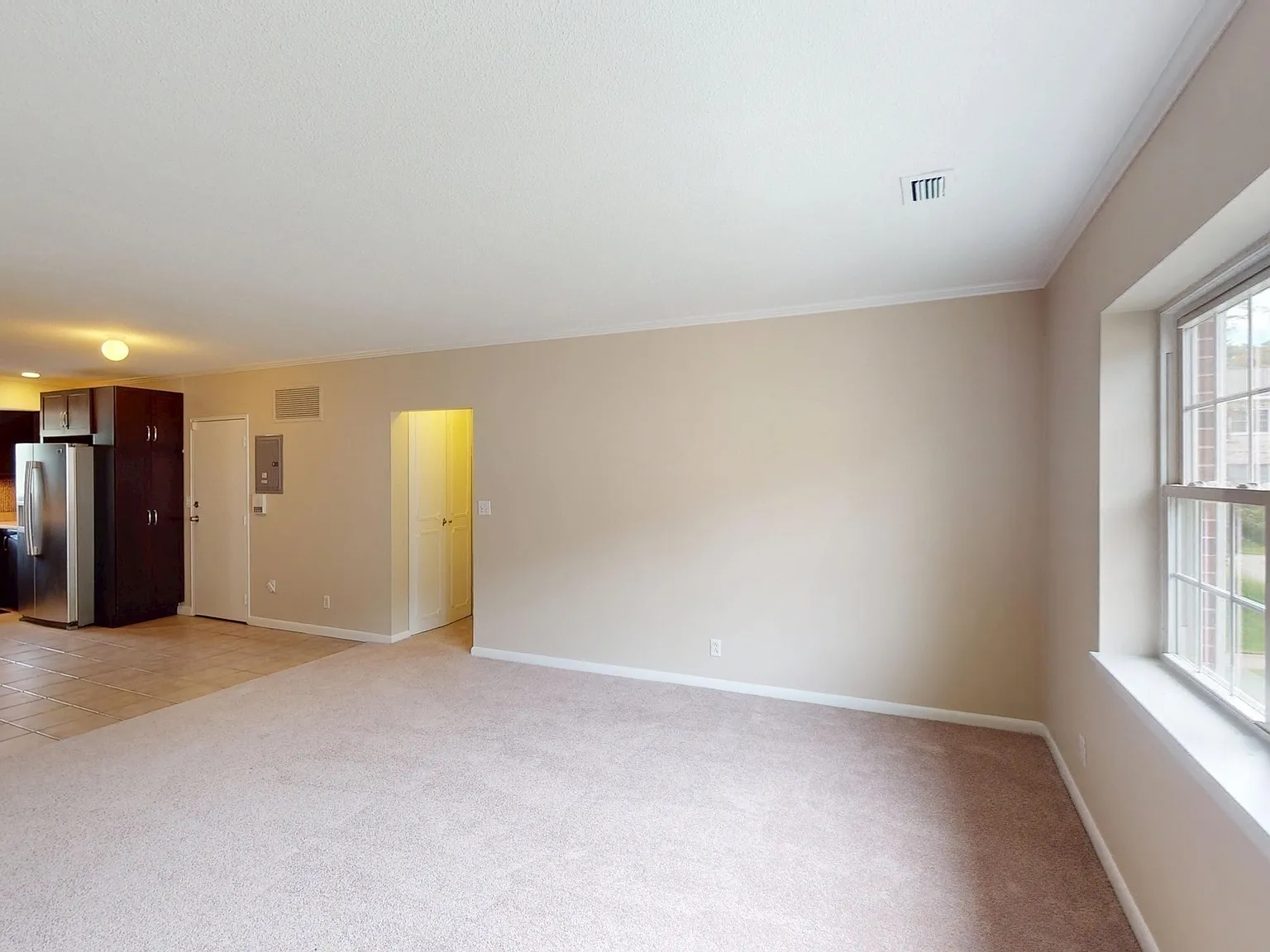3 bed, 2.0 bath, 1155 sqft, $3,450 — Photo 4