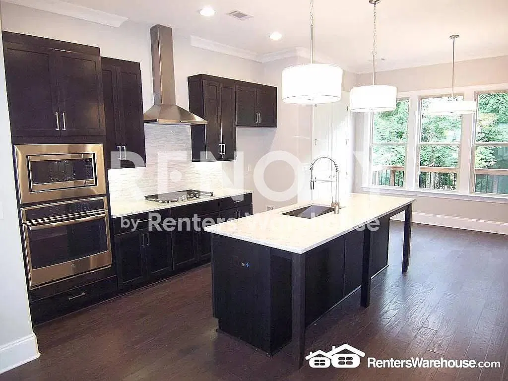 Beautiful townhome in gated community!! 3 Bed 3 bath on 3 levels in Brookhaven — Photo 4