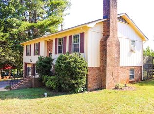 307 Meadowbrook Dr, Newton, NC 28658