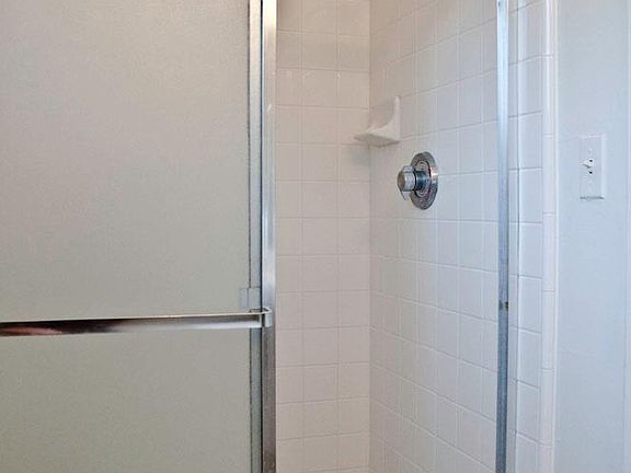 5th image of 6711 Haskell Ave #8