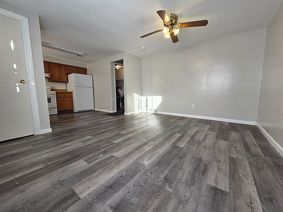 4th image of 602 Main St