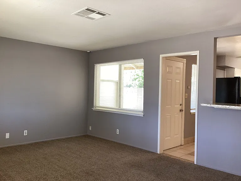 4143 N Warren Ave — Photo 2