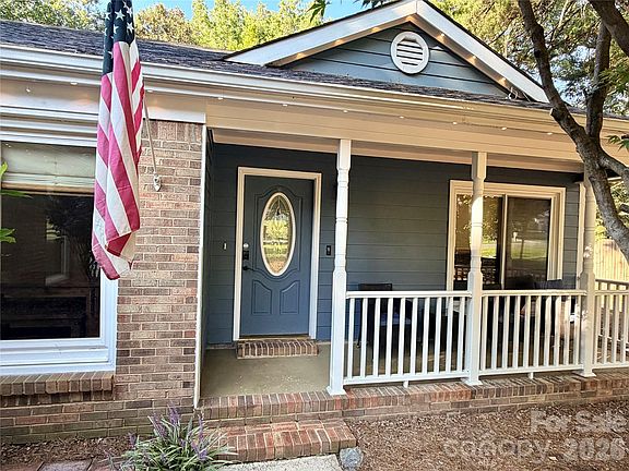 3rd image of 6836 Pin Oak Ct