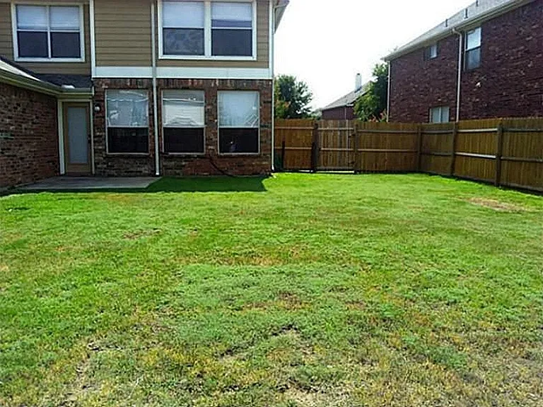 1086 London Dr — Photo 19