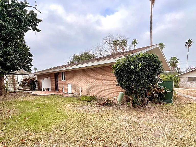 6 Country Club Rd — Photo 4