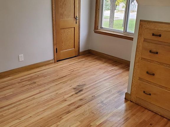 5th image of 514 Main St E #514