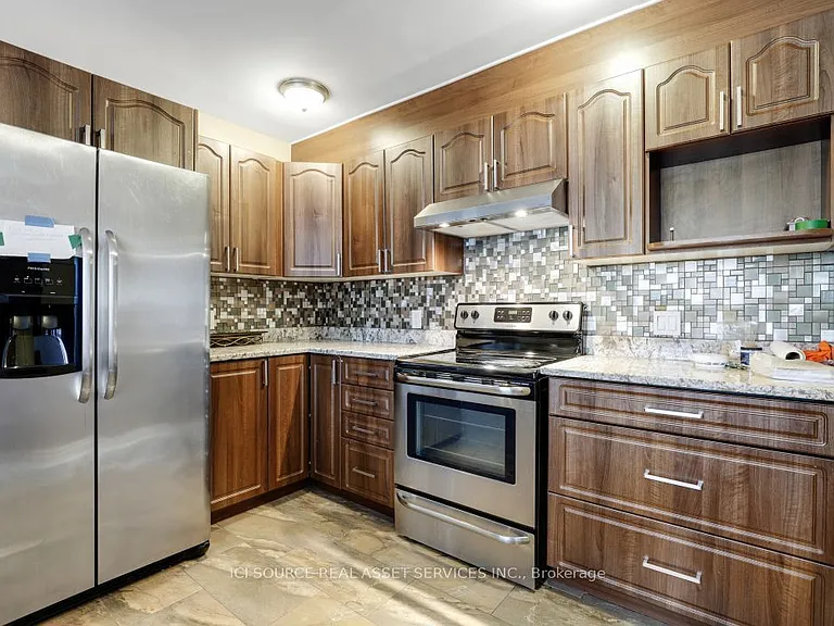 1371 Kilborn Ave — Photo 15