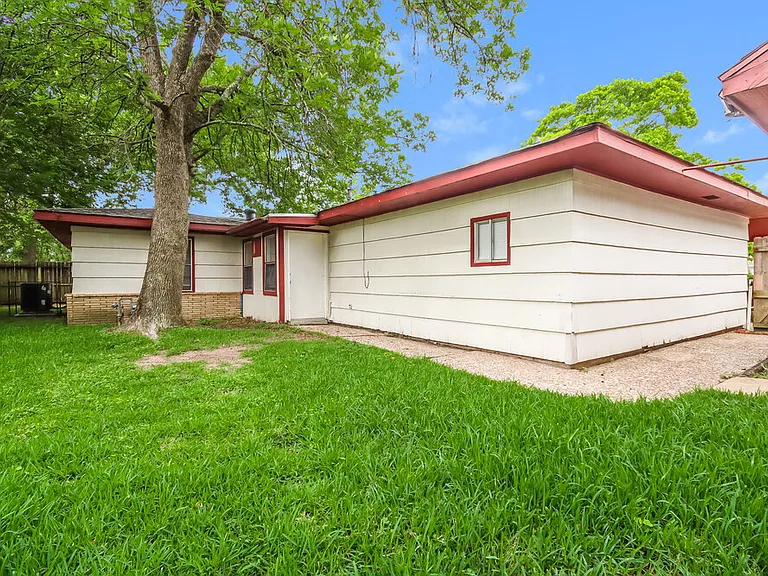 901 Westmont Dr — Photo 19