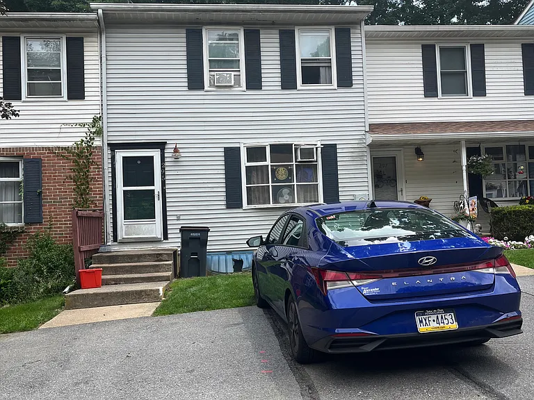 295 Oakwood Ave — Photo 1