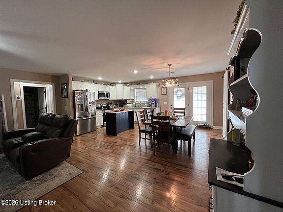 4th image of 113 Shallow Springs Ct