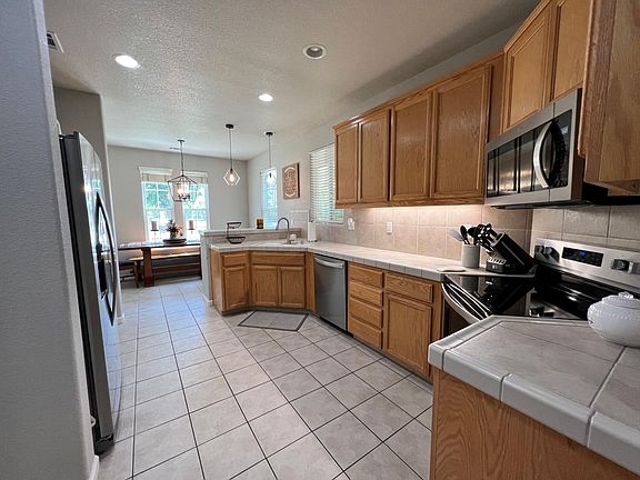 4th image of 1889 Millbrook Dr