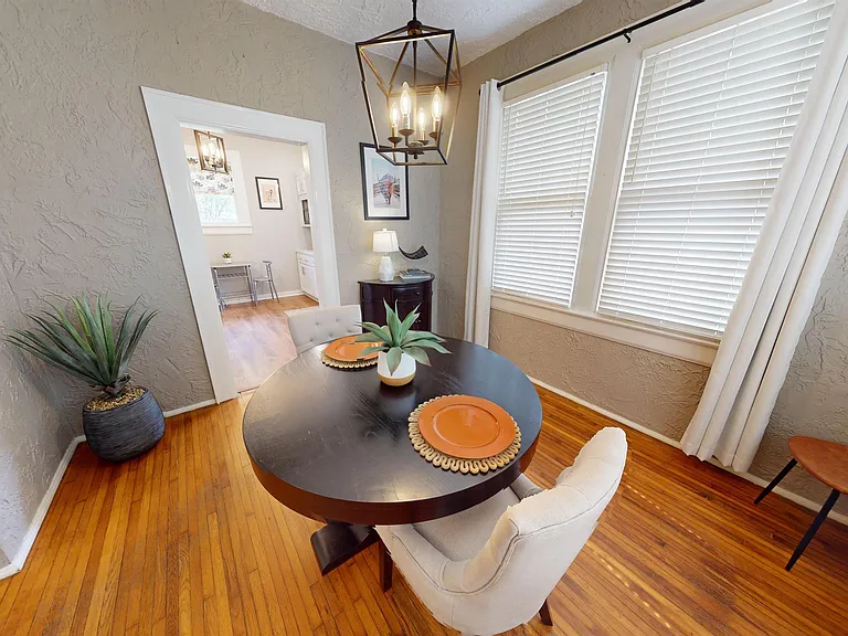 1827 Capitol Ave — Photo 5