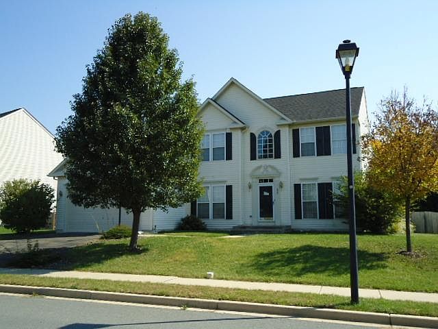 2nd image of 11 N Pointe Ter