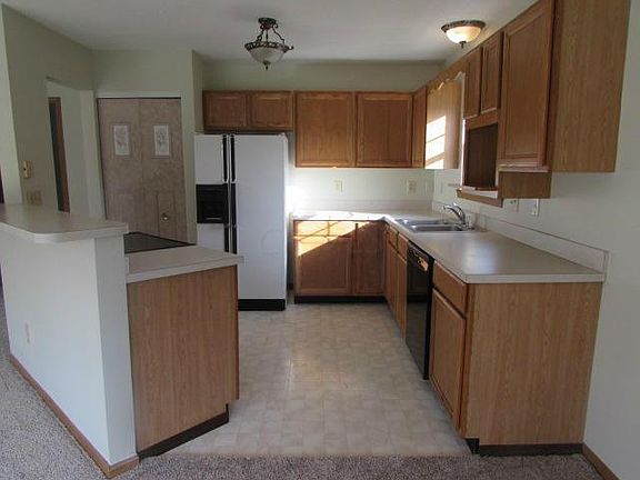 5th image of 413 Meadowland Dr