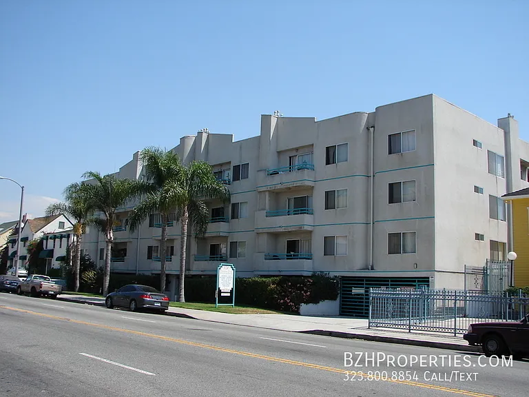 870 Crenshaw — Photo 25