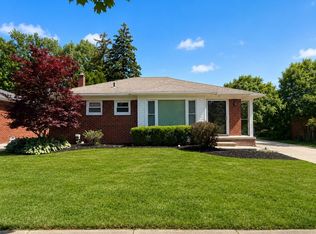 21931 Mauer St, Saint Clair Shores, MI 48080