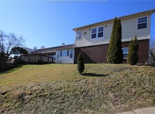 214 Broad Lawn Ter, Elkview, WV 25071