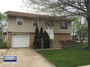 730 Woodland Heights Blvd, Streamwood, IL 60107