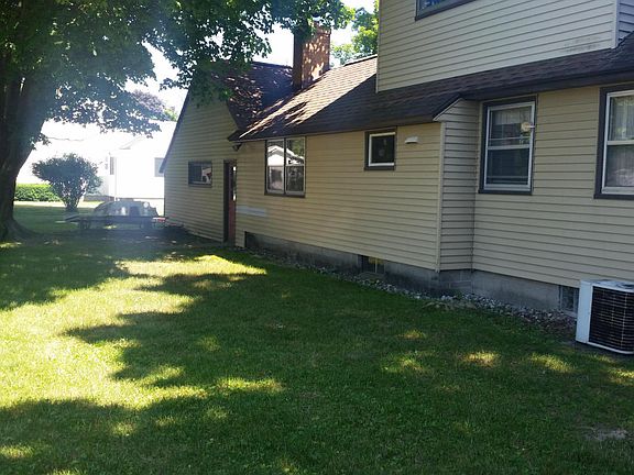 2nd image of 3321 Allen St