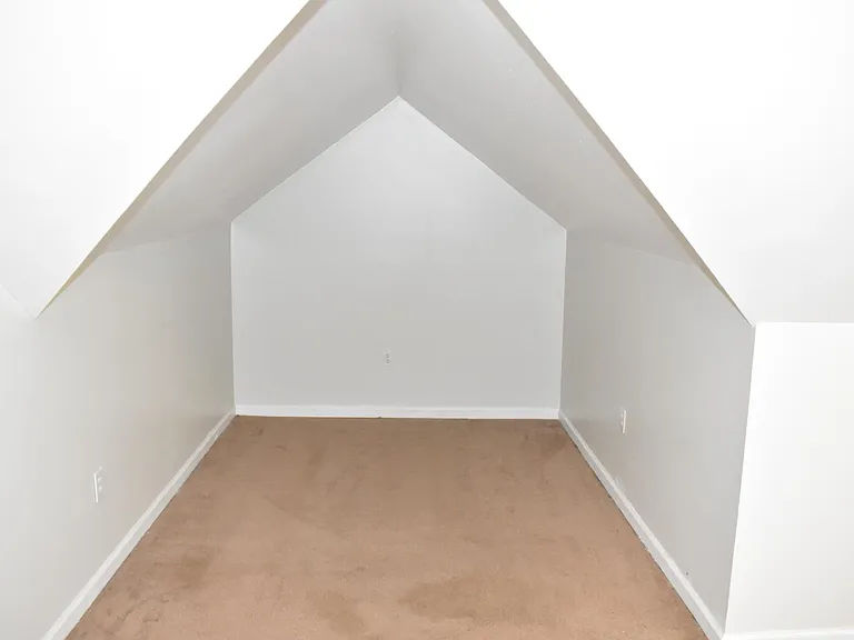 2nd floor bonus space in bedroom