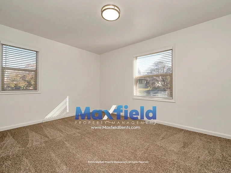 2506 S Douglas St — Photo 8