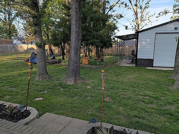 2nd image of 708 Cherokee Dr