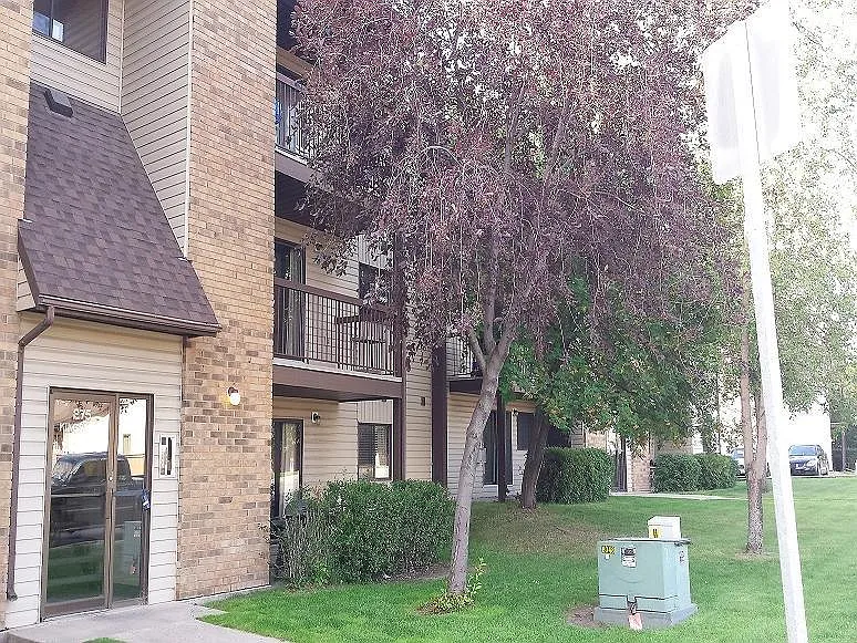 275 Kingsmere Blvd