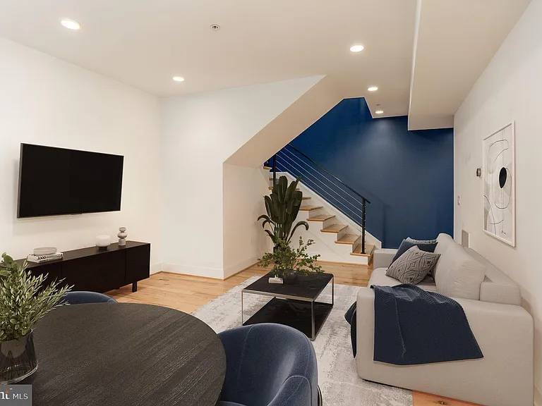 811 Upshur St NW #Penthouse 10 — Photo 2