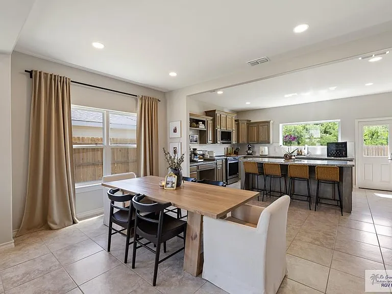 2409 Antelope Canyon St — Photo 3