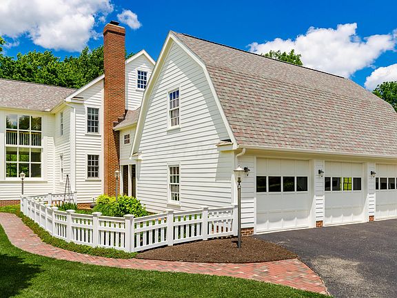 5th image of 2592 Burg St