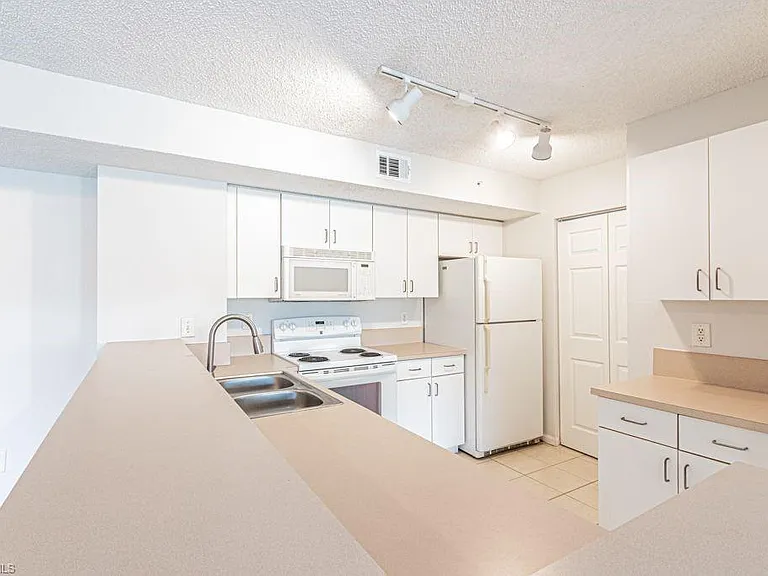 1810 Florida Club Cir #1204 — Photo 7