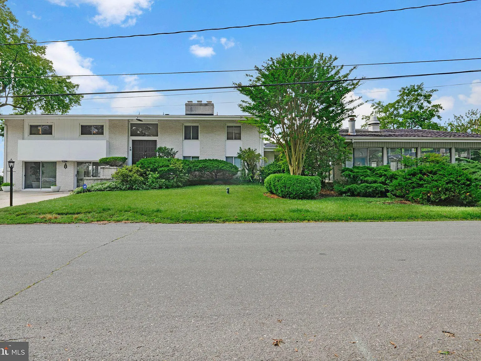4 bed, 3142 sqft, $5,500 — Photo 3