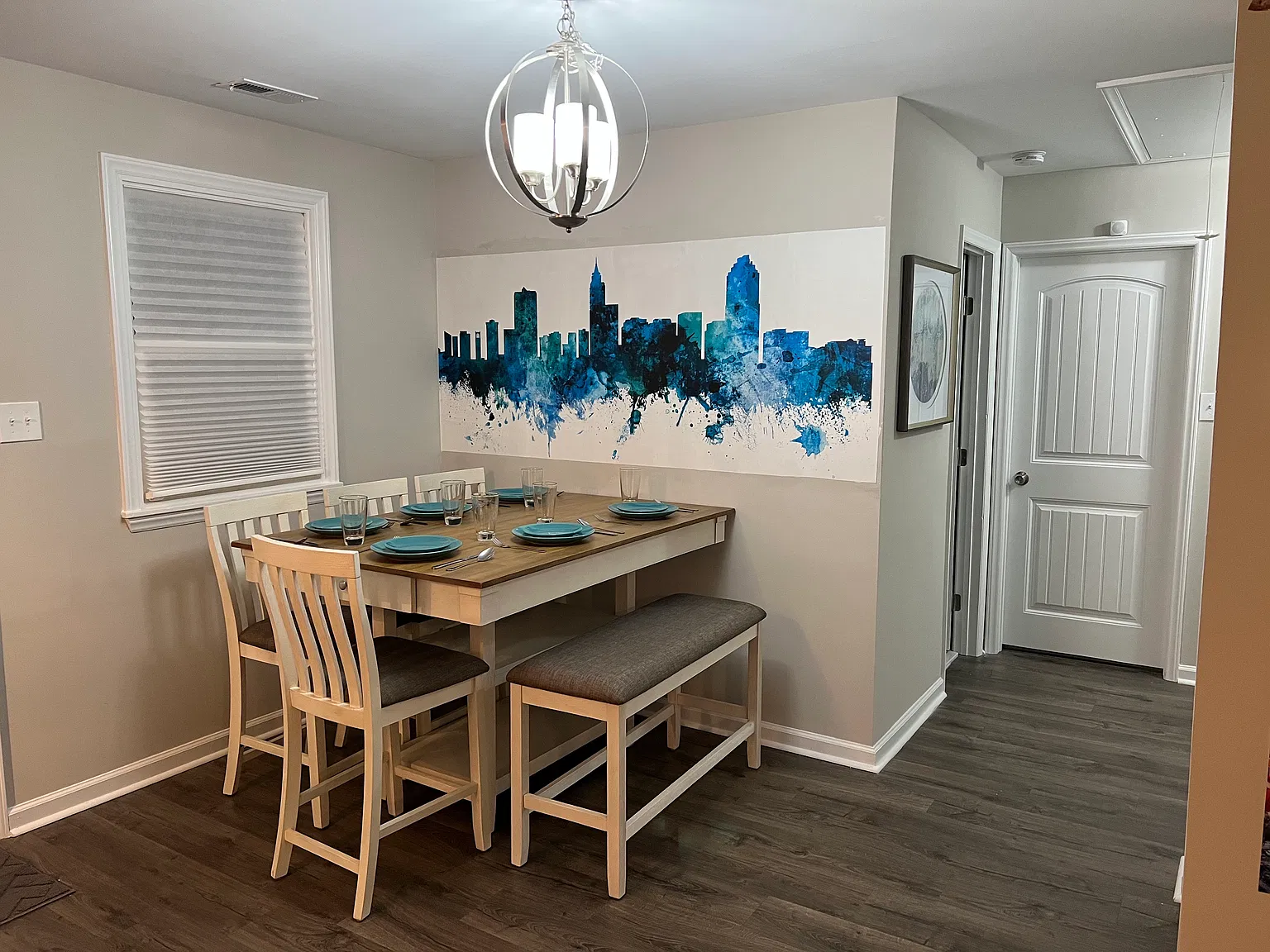 3 bed, 1000 sqft, $2,100 — Photo 3