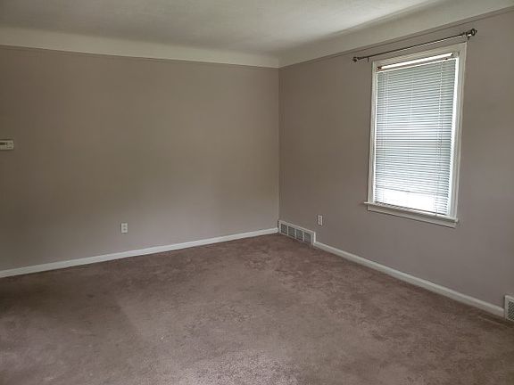 4th image of 2868 Buckingham Ave