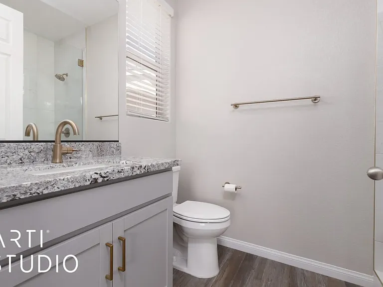 122 Parliament Point — Photo 13