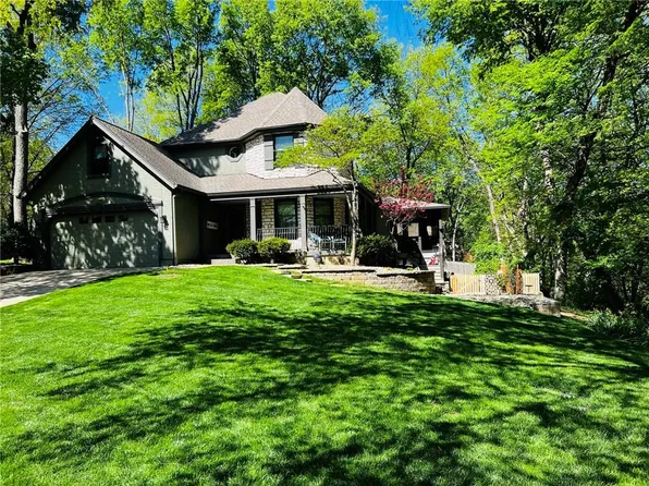 15608 Reeds St, Overland Park, KS 66223