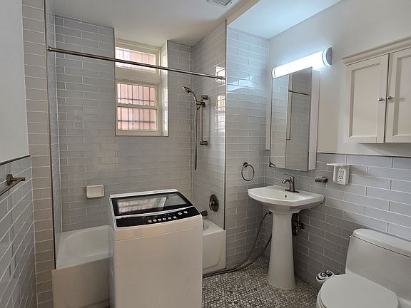 5th image of 70 W 139th St APT 1G